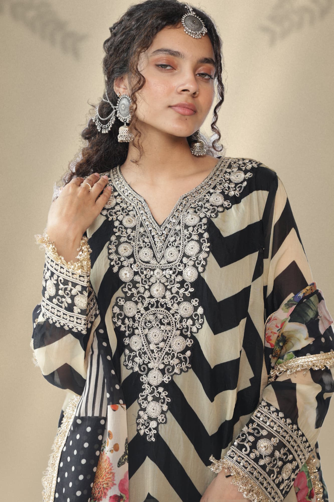Zoya Chevron Kurta Set, photograph 4 of 11