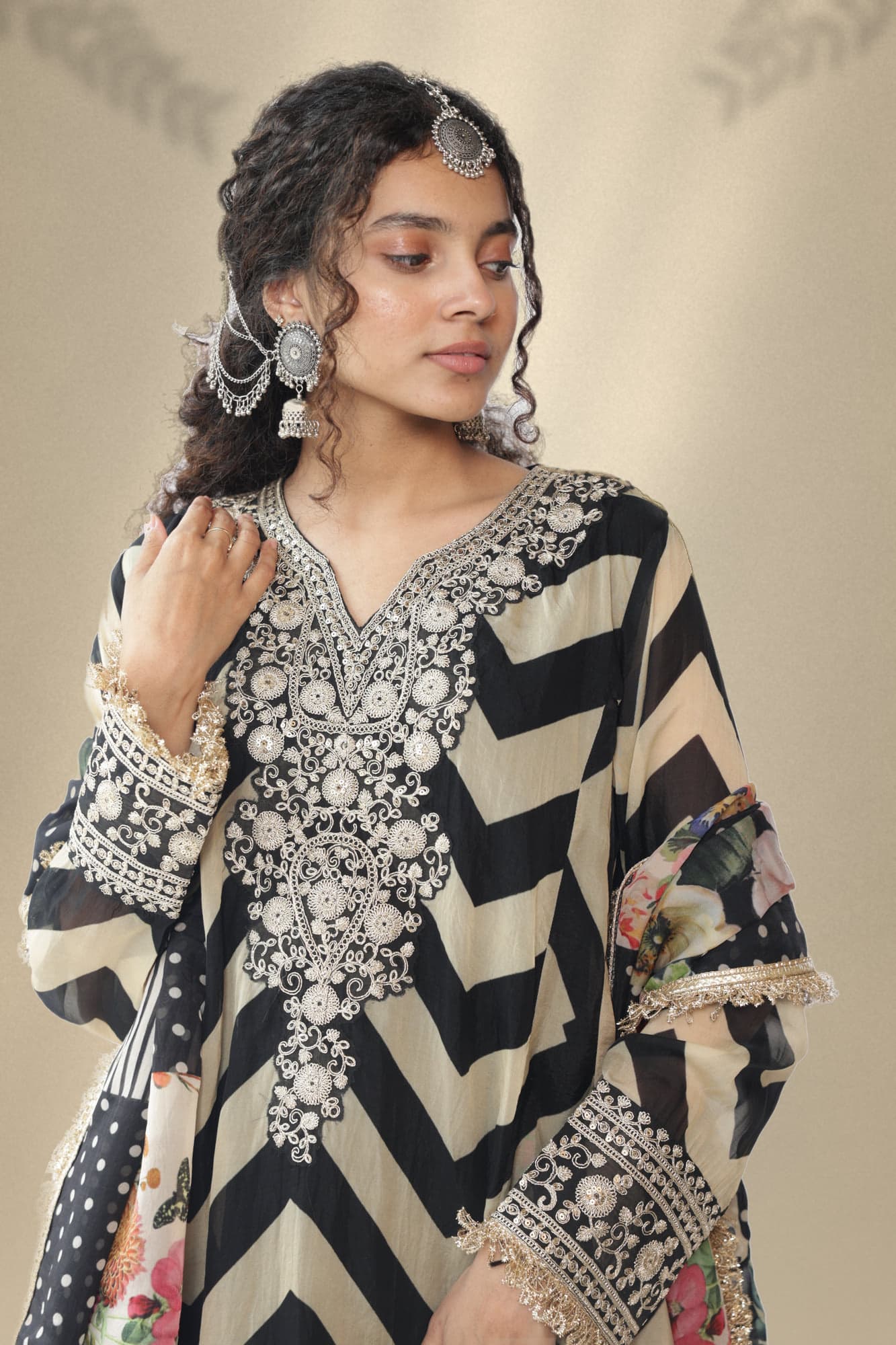Zoya Chevron Kurta Set, photograph 5 of 11