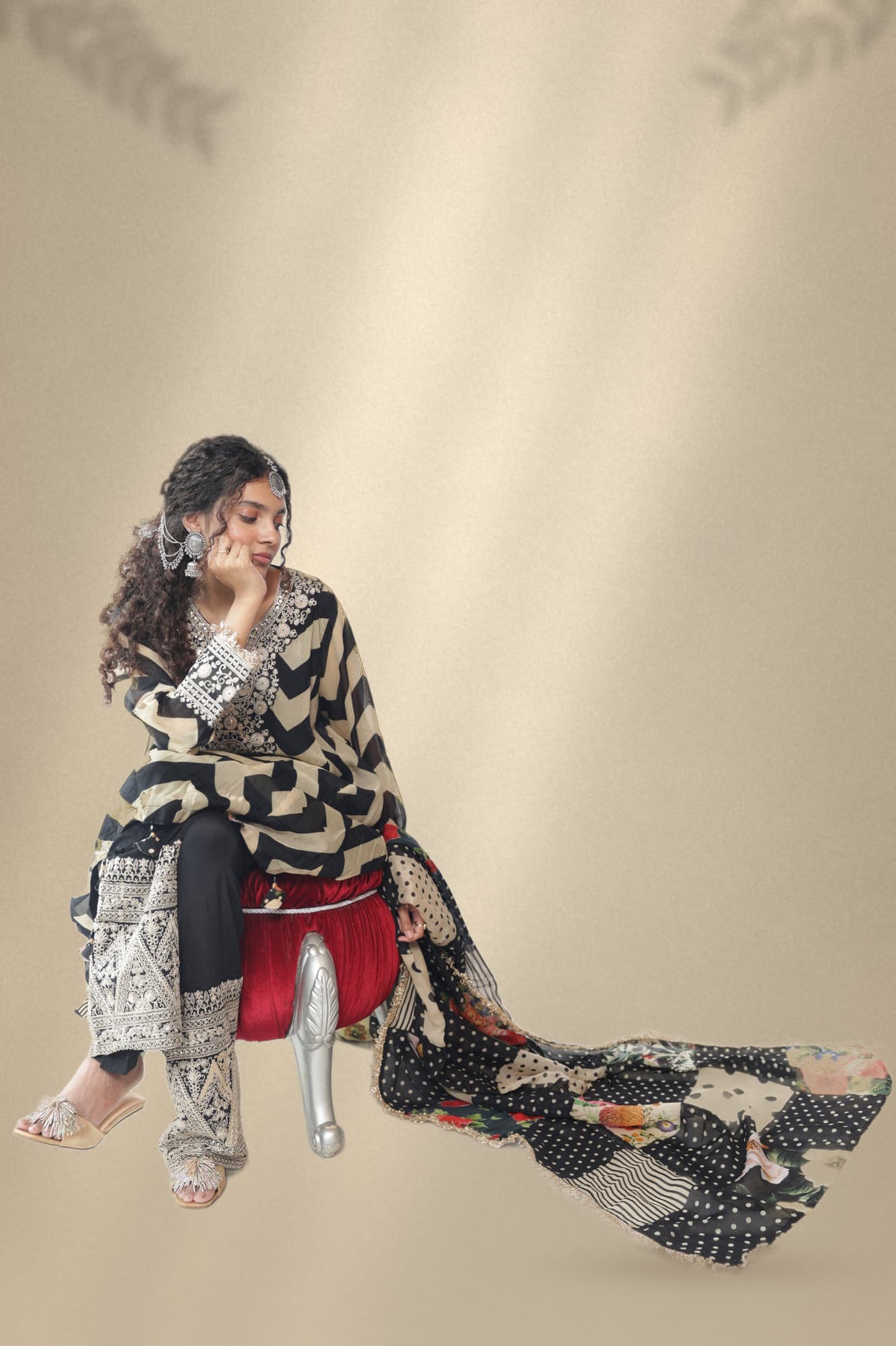 Zoya Chevron Kurta Set, photograph 9 of 11