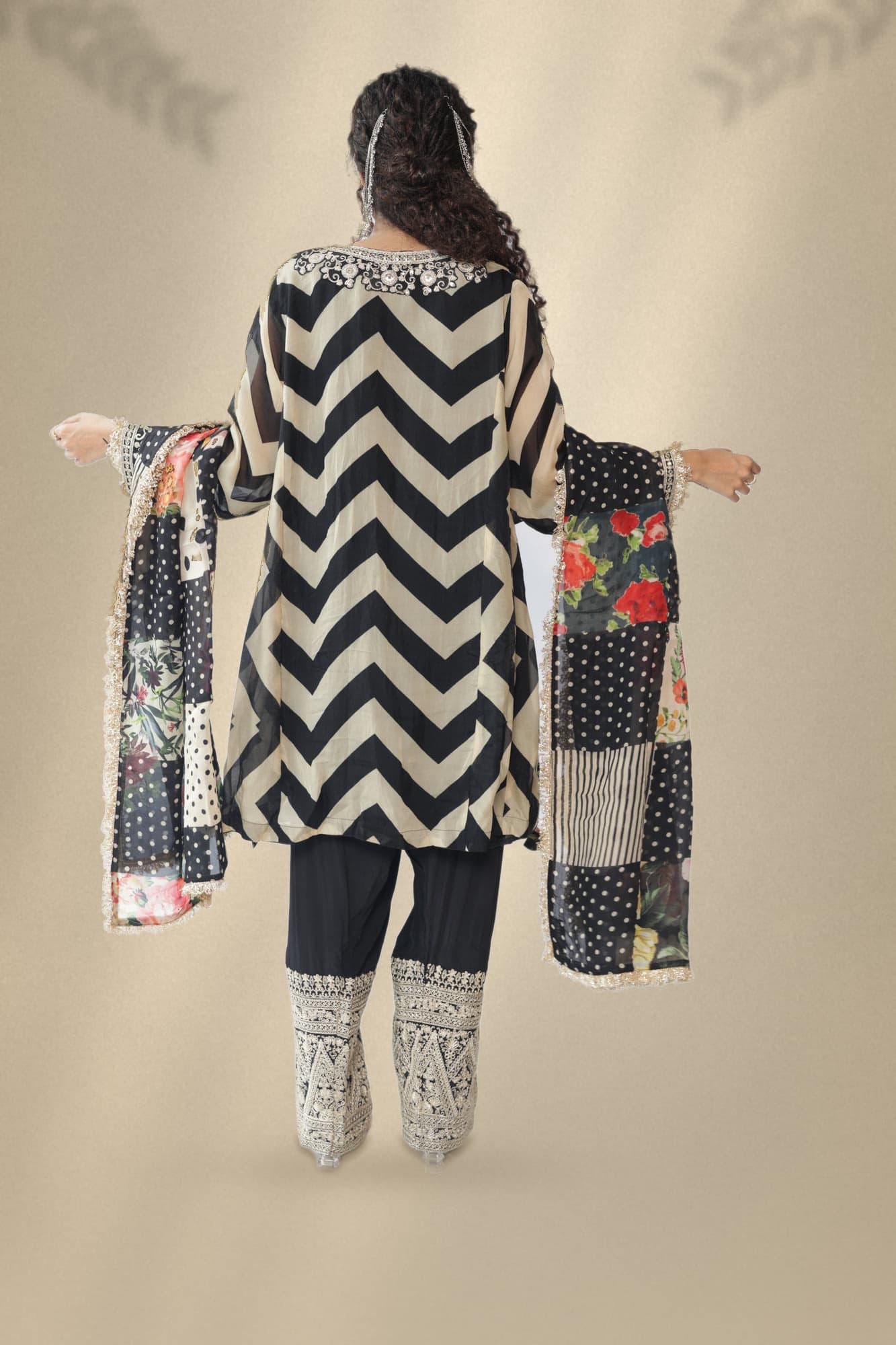 Zoya Chevron Kurta Set, photograph 11 of 11